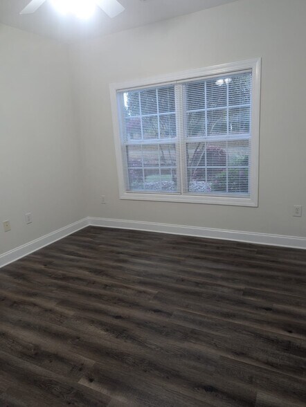 Building Photo - 2073 Silvercrest Dr