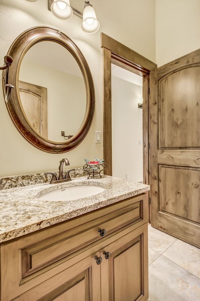 Building Photo - Rare Tumalo HORSE PROPERTY Retreat on 10 A...