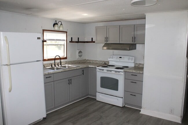 Building Photo - Peaceful Living in Havelock