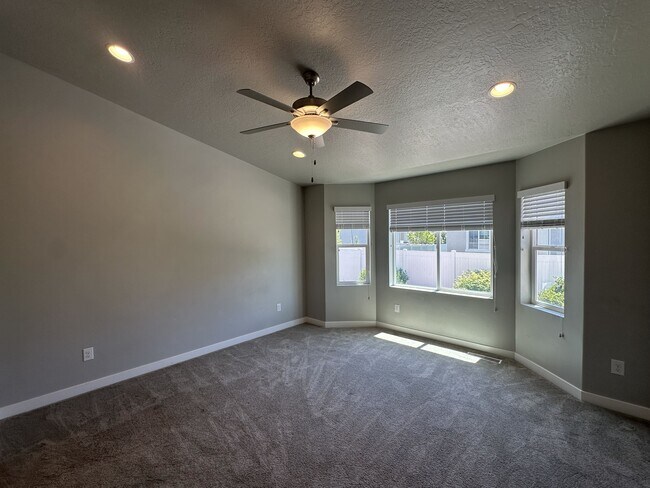 Building Photo - 3321 W 1690 N