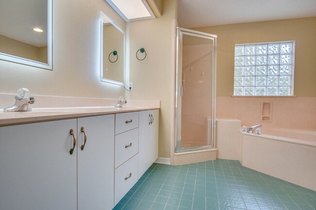 Building Photo - Spacious 4-Bedroom Cantonment Home with Sc...