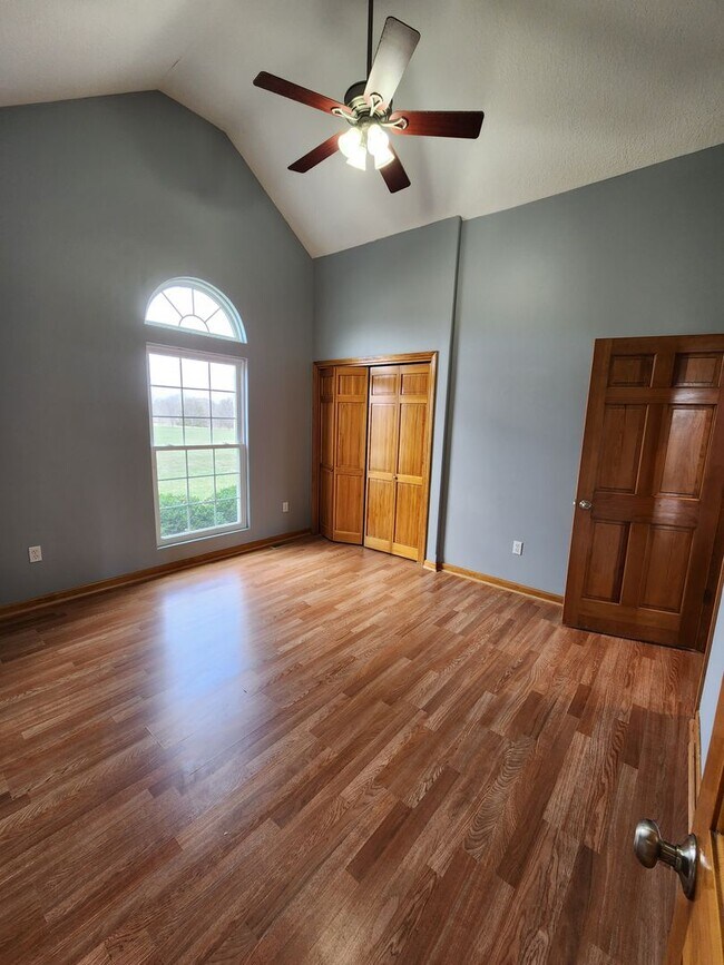 Building Photo - New price! Enjoy country living and seclus...