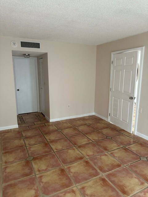 Building Photo - 1300 NE Miami Gardens Dr