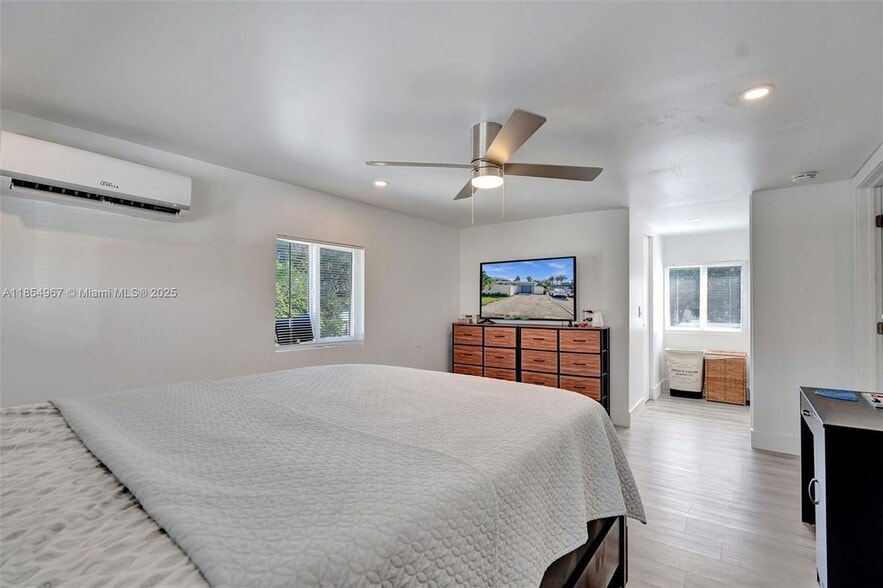 Building Photo - 1904 SW 28th St