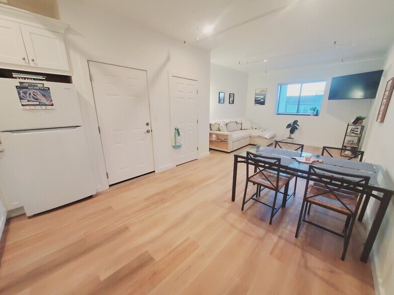 Building Photo - 39 Parker Ave