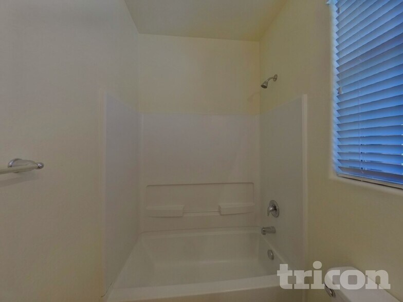 Building Photo - 41038 W Portis Dr