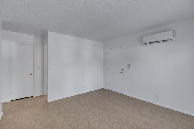 Building Photo - 2106 S Granada Dr