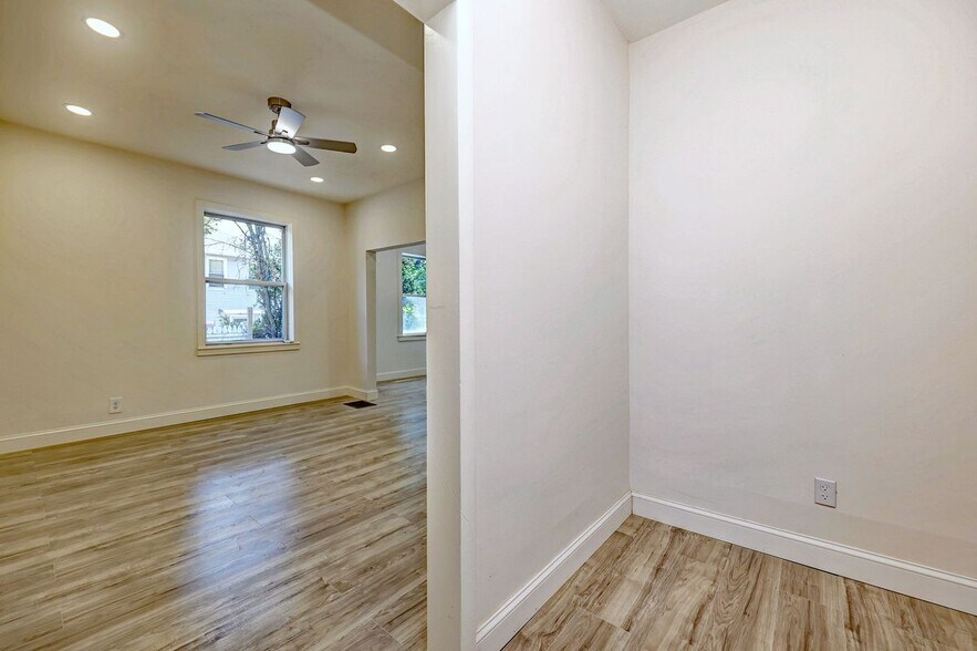 Building Photo - 330 Naugatuck Ave