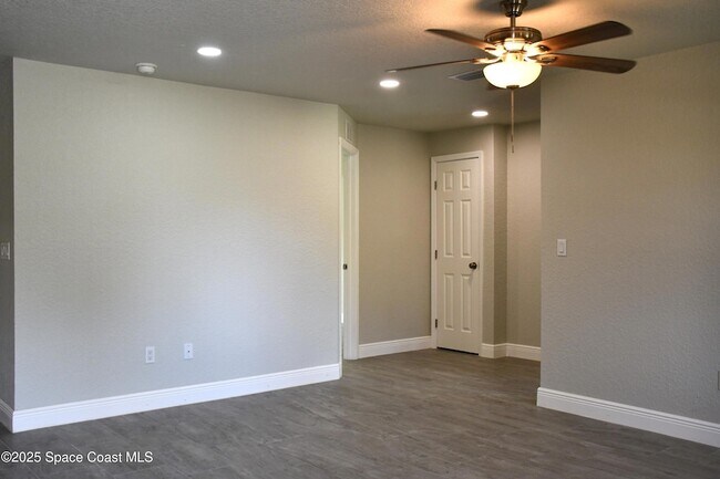 Building Photo - 1517 Furnari St