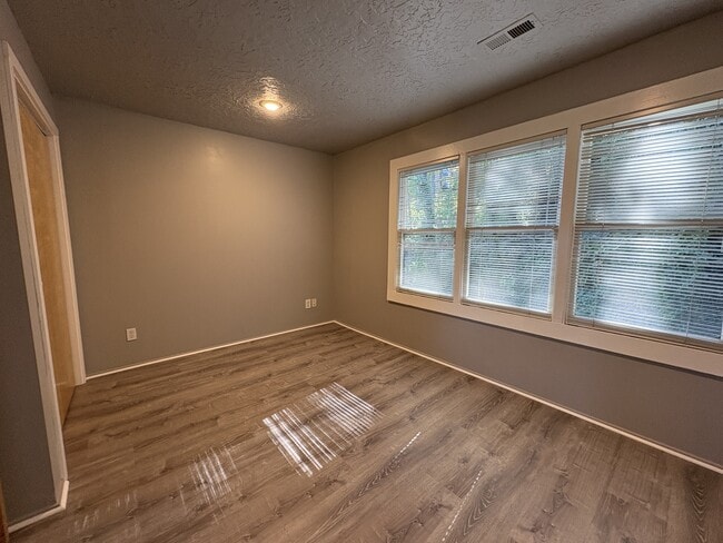 Building Photo - 1275 SW College St