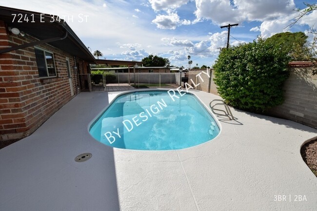 Building Photo - Beautifully Remodeled East Side 3 Bed 2 Ba...