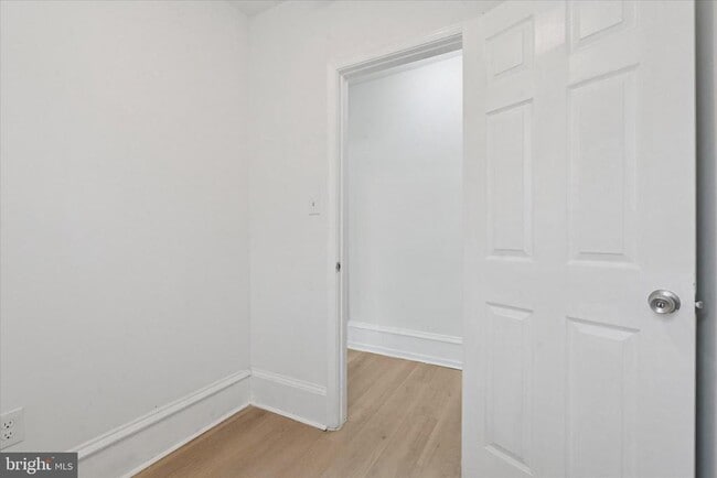 Building Photo - 2054 W Glenwood Ave