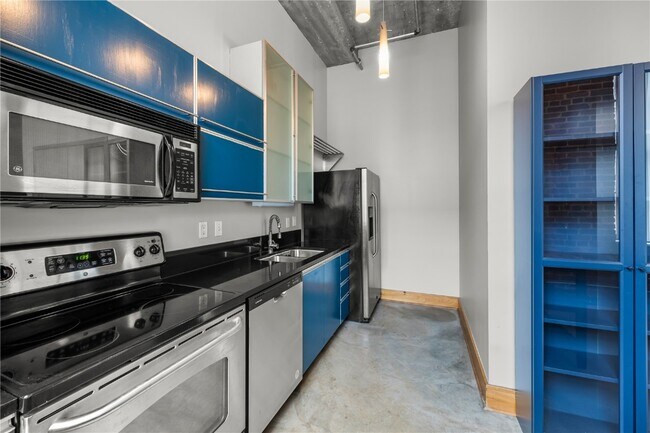 Building Photo - 2201 Locust St