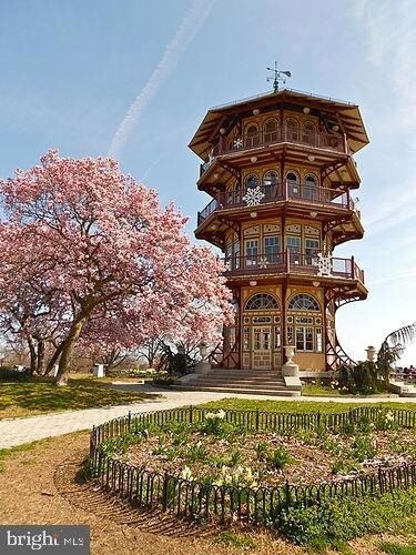 Building Photo - 1929 Gough St