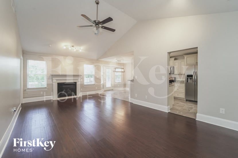 Building Photo - 115 Kings Dr