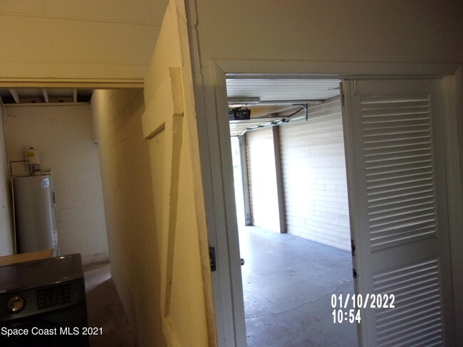 Building Photo - 1105 Myrtle Ln