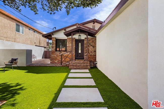 Building Photo - 238 Thorne St