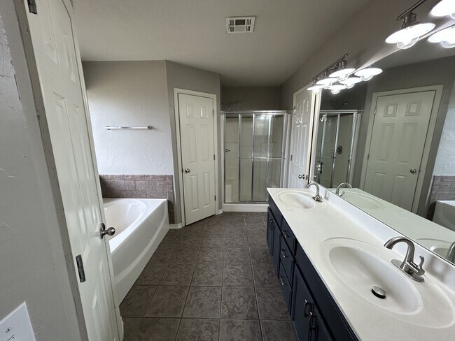 Building Photo - 2237 Scissortail Landing Dr