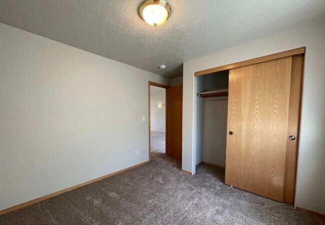 Building Photo - 3961 SE Azalea Ave