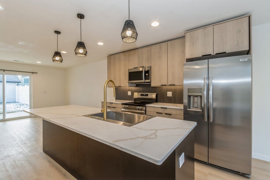 Building Photo - 415 C Ave NW