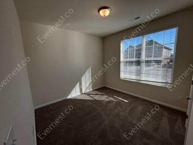 Building Photo - 136 Fernhill Dr NW