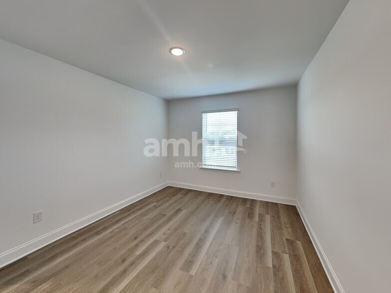 Building Photo - 1115 Livengood Wy