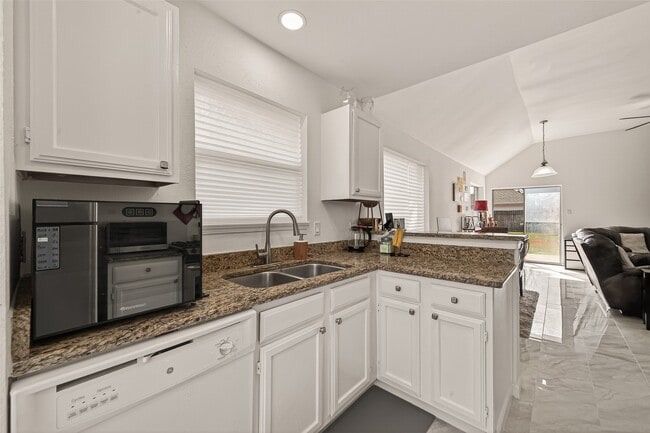 Building Photo - 21067 Southern Colony Ct