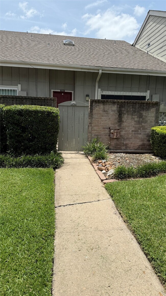 Building Photo - 12922 Wirevine Ln