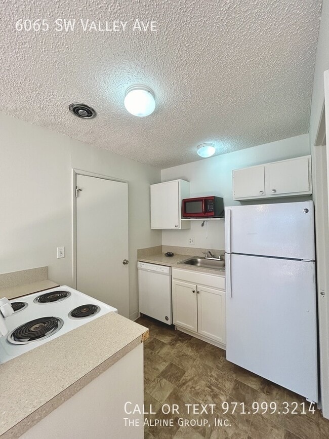 Building Photo - 6065 SW Valley Ave