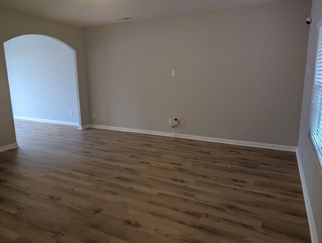 Building Photo - Spacious Townhome in Kingstree!