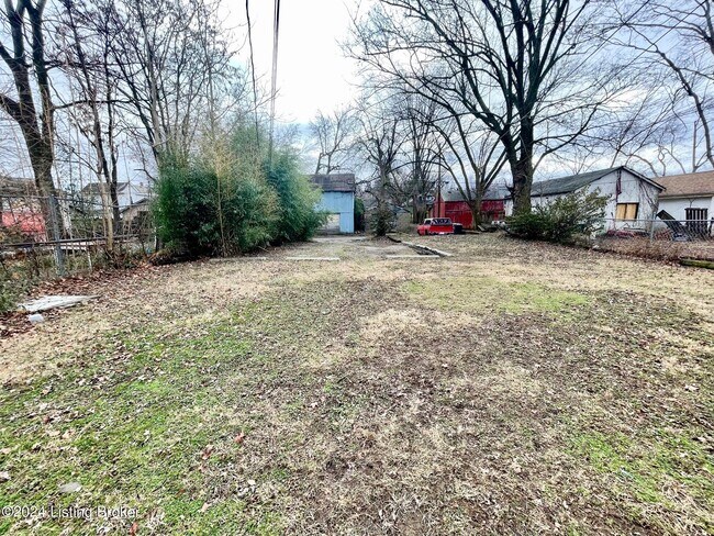 Building Photo - 1516 E Oak St