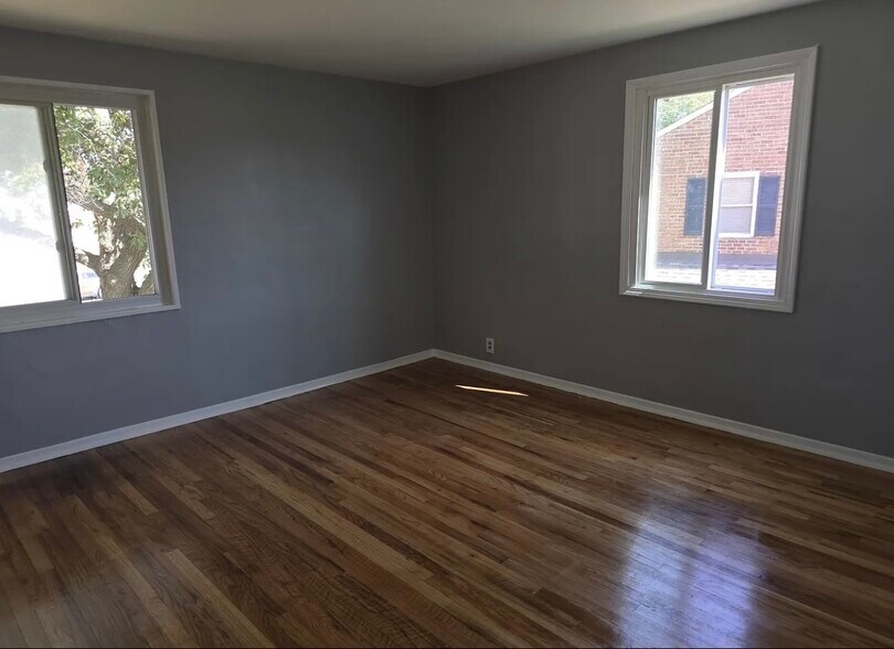 2nd bedroom - 43 Indianwood Blvd