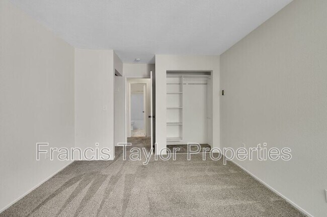 Building Photo - 6780 Friars Rd