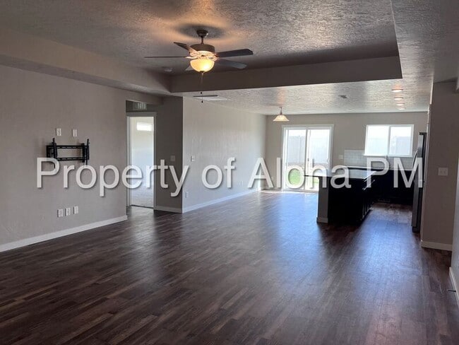 Building Photo - 7544 S Boysenberry Ave