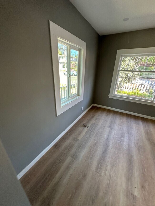 Building Photo - Cozy Santa Cruz Cottage