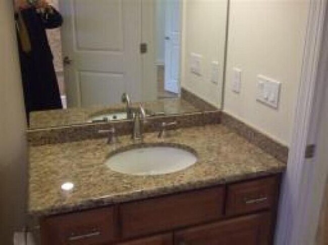 Building Photo - 208 Lenox Ave