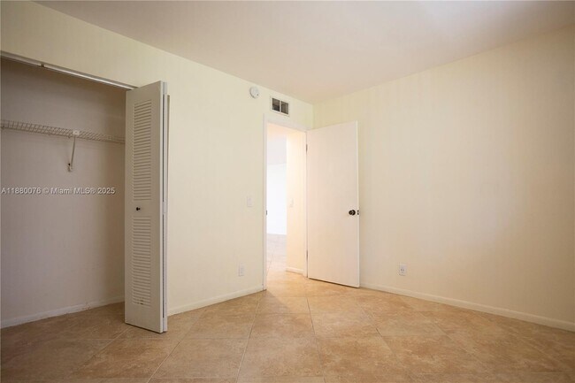 Building Photo - 109 Lake Emerald Dr