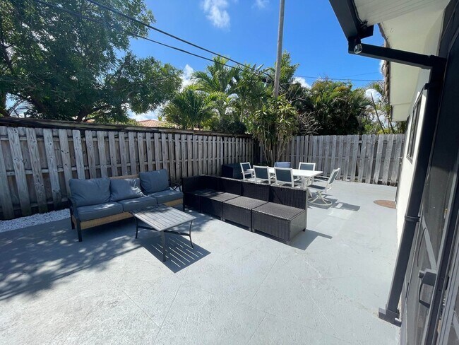 Building Photo - 2620 NE 19th St