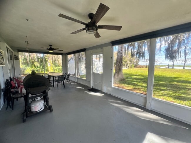 Building Photo - 19 Windy Point Rd