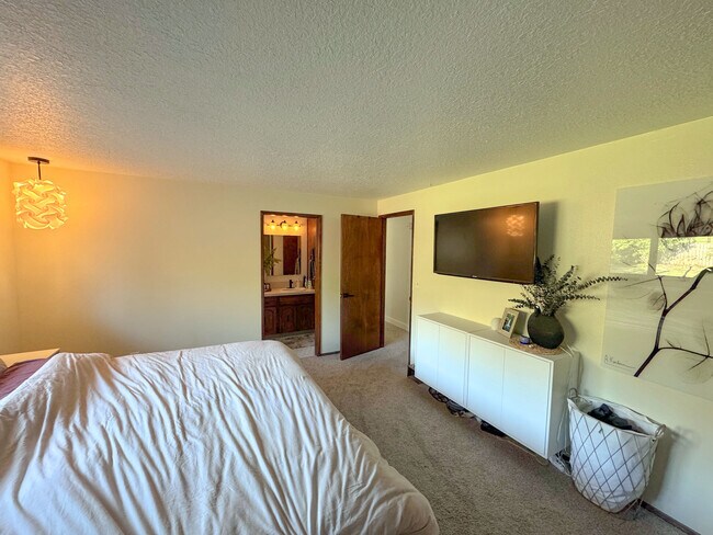 Building Photo - 15820 SE Harold Ave