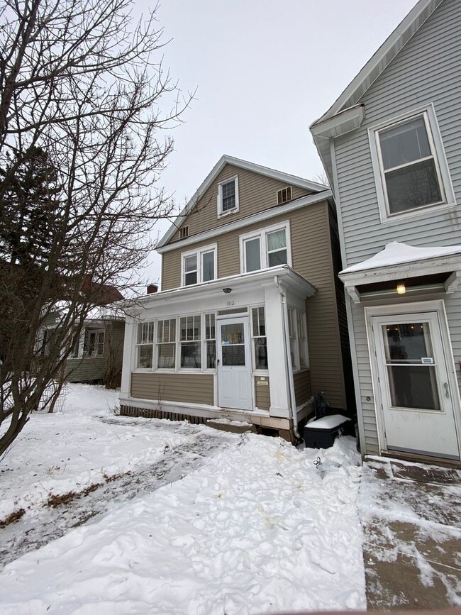 Building Photo - AVAILABLE JUNE 1ST -  Huge 4 Story Hillside Home!