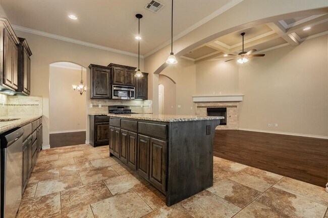 Building Photo - 600 Irish Ln