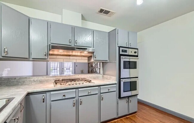 Building Photo - A fantastic  single-story home with a priv...