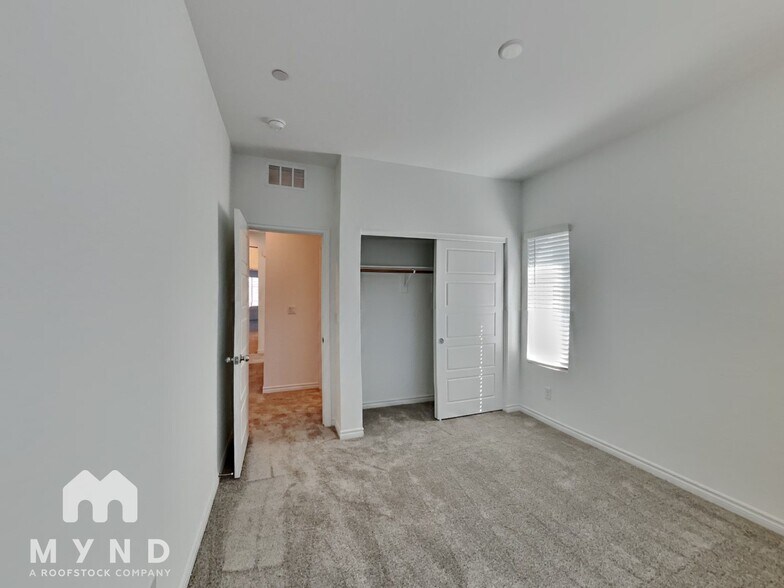 Building Photo - 600 Carriage Hill Dr