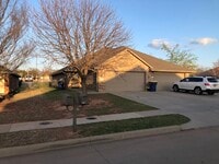 Building Photo - 2203 S Devin Lea St