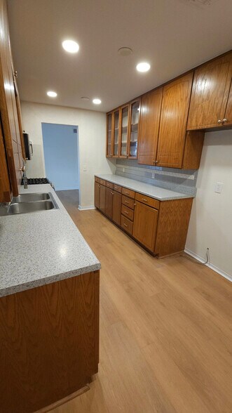 Building Photo - 2717 Clermont Pl