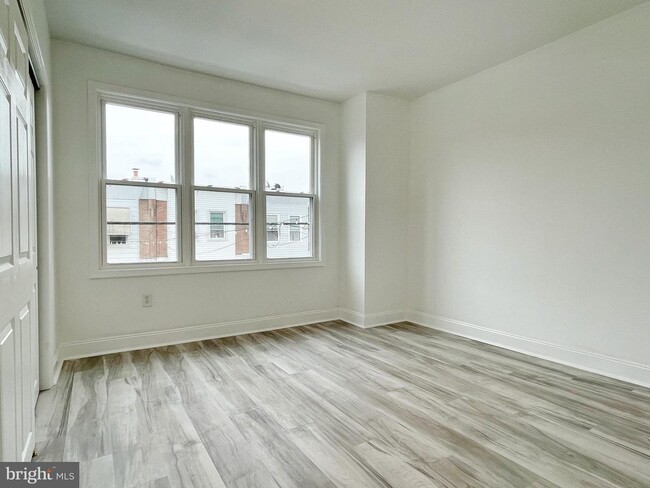 Building Photo - 1530 S 28th St