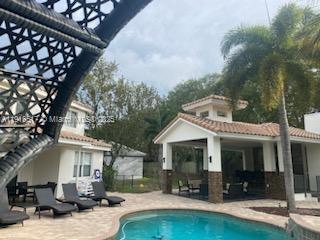 Building Photo - 352 King Fisher Dr