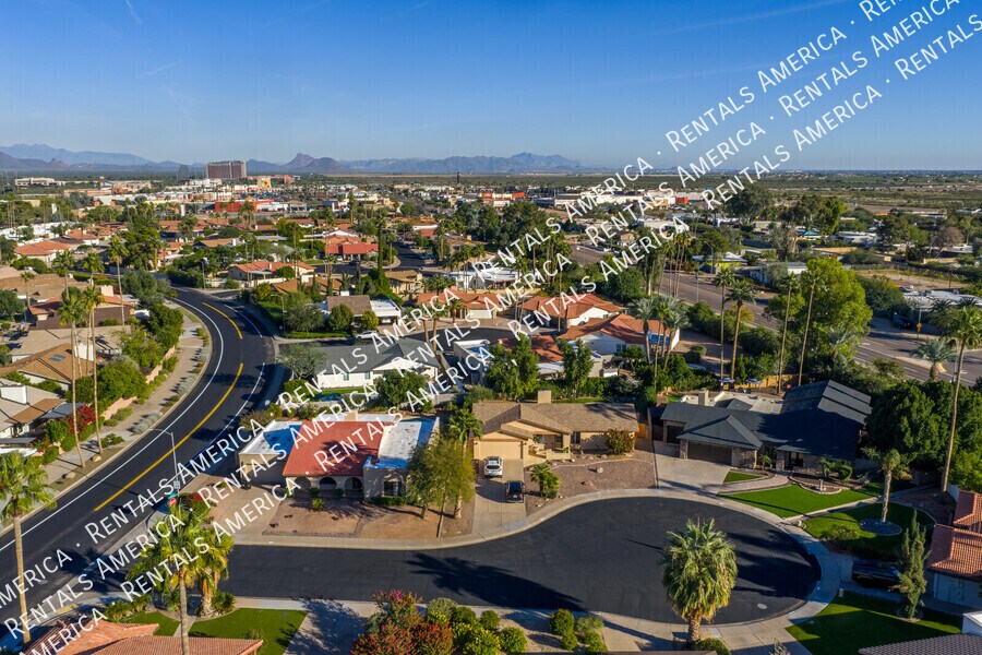 Building Photo - 7007 N Vía De Manana