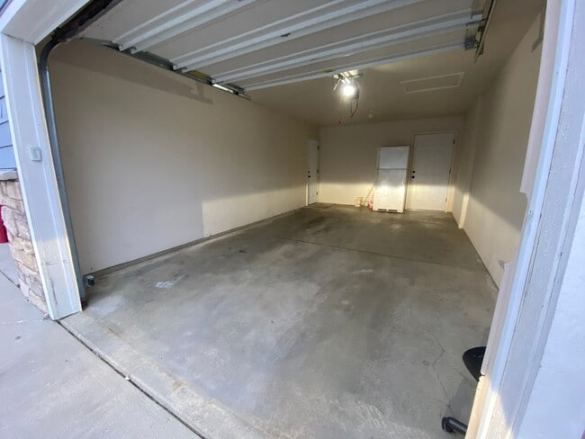 Building Photo - 6511 S Santa Rosa Pl